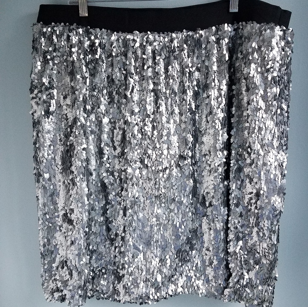 Cato Mini Skirt with large Sequins Silver